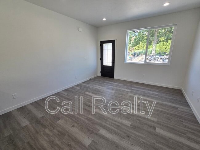 Building Photo - 4215 N Locust Rd