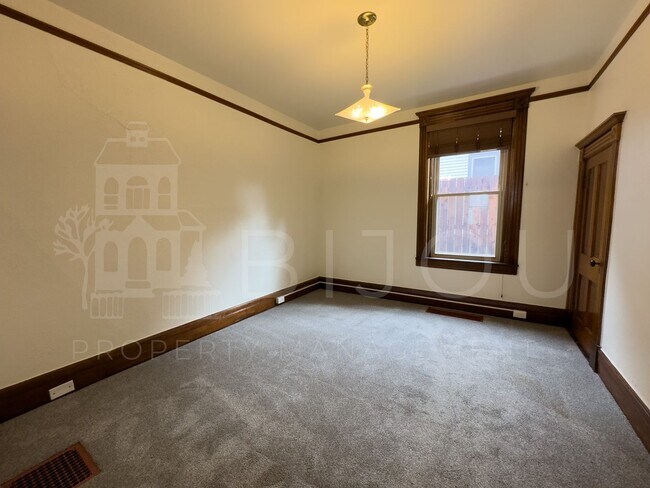 Building Photo - 732 E Kiowa St