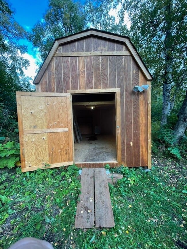 Building Photo - Cozy updated 2 bedroom 1 bathroom chalet i...