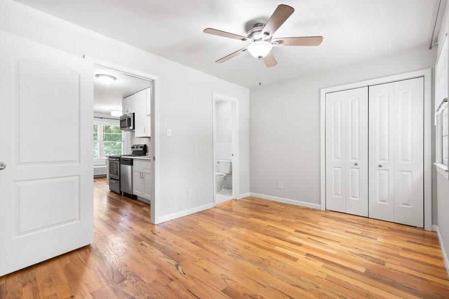 Bedroom - 1009 N Buchanan Blvd