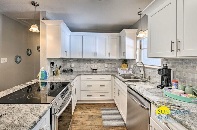 Building Photo - Upgraded 4BR Home with In-Ground Pool in Fort Walton Beach!