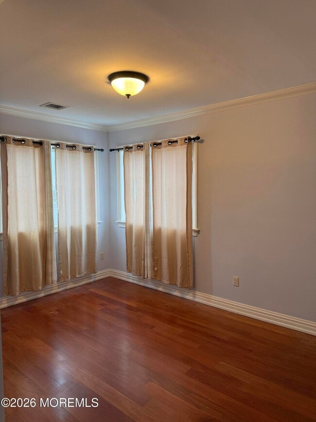 Building Photo - 206 3rd Ave