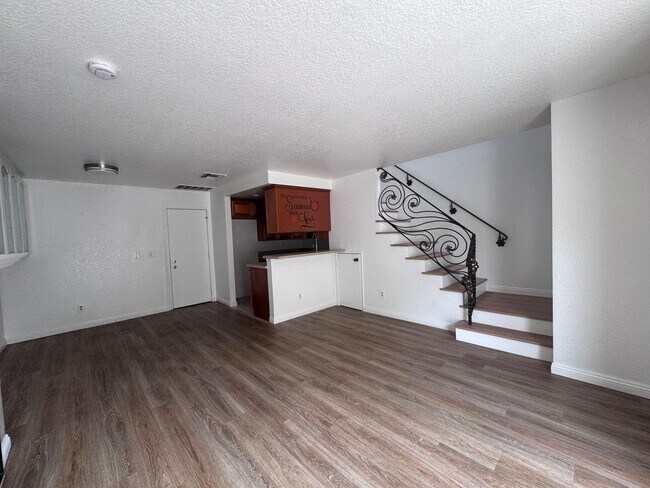 Building Photo - Spacious Home in Huntington Park HOA Commu...