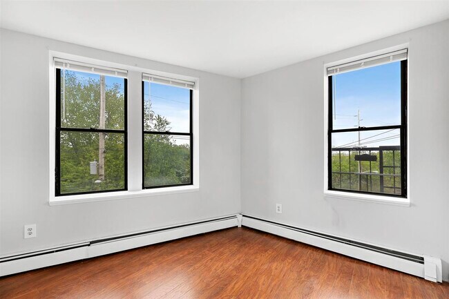 Building Photo - 787 Summit Ave