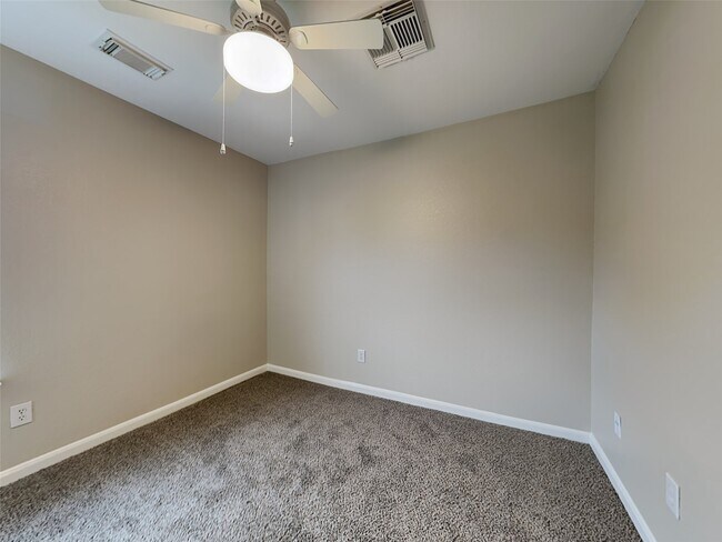 Building Photo - 11338 Log Cabin Ln