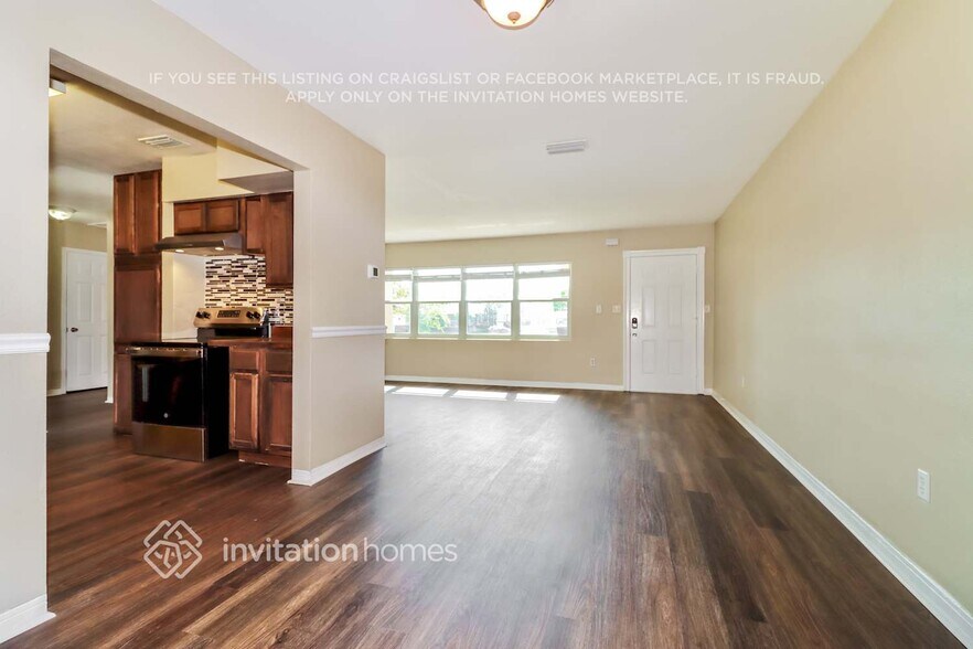 Building Photo - 8541 Jacaranda Ave