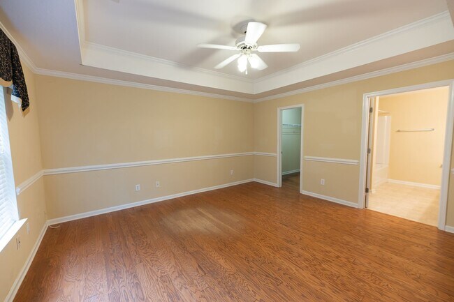 Building Photo - 111 Goldfinch Ave