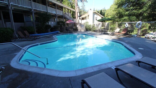 Building Photo - 209 Cool Creek Ln