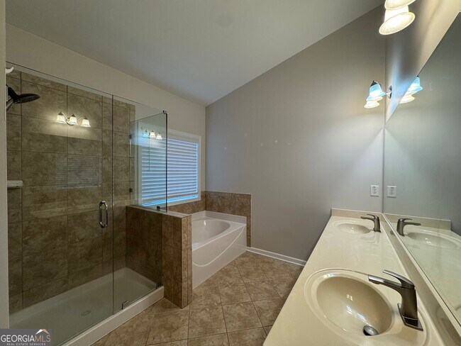 Building Photo - 632 Creek Pointe Drive