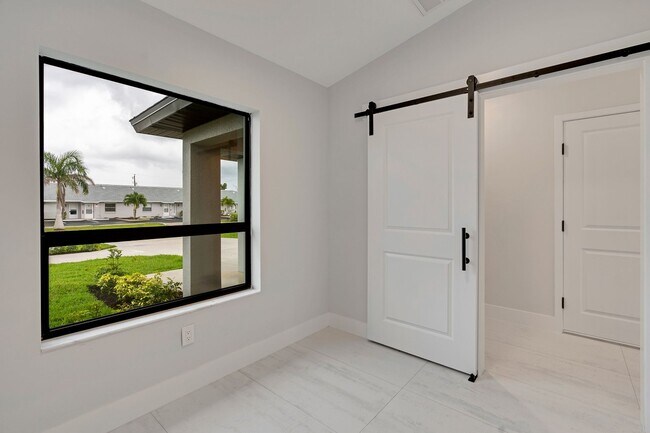 Building Photo - 2023 Duplex All tiled - 3 Bedroom Plus Den/2 Bath & 2 car Garage