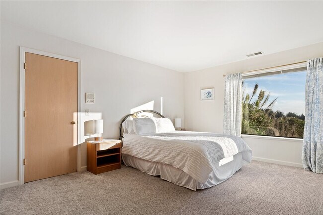 Building Photo - 150 Cypress Loop