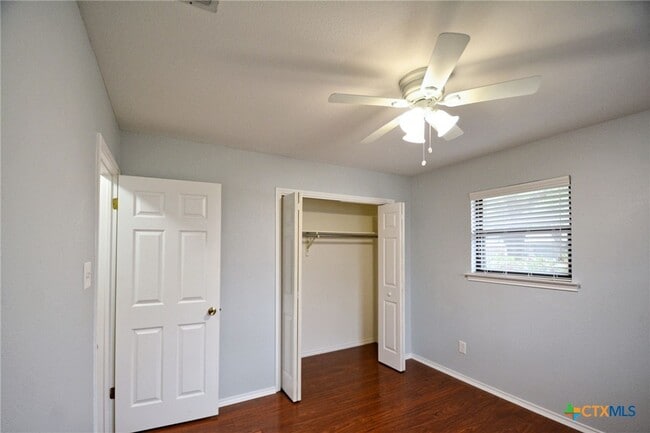 Building Photo - 1215 Clearwater Dr