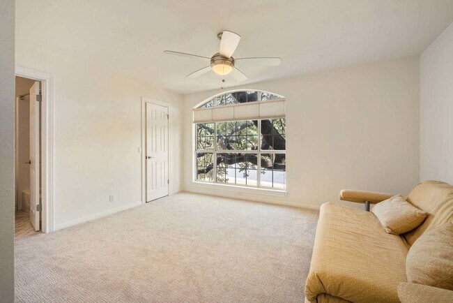 Building Photo - 5511 Courtyard Dr