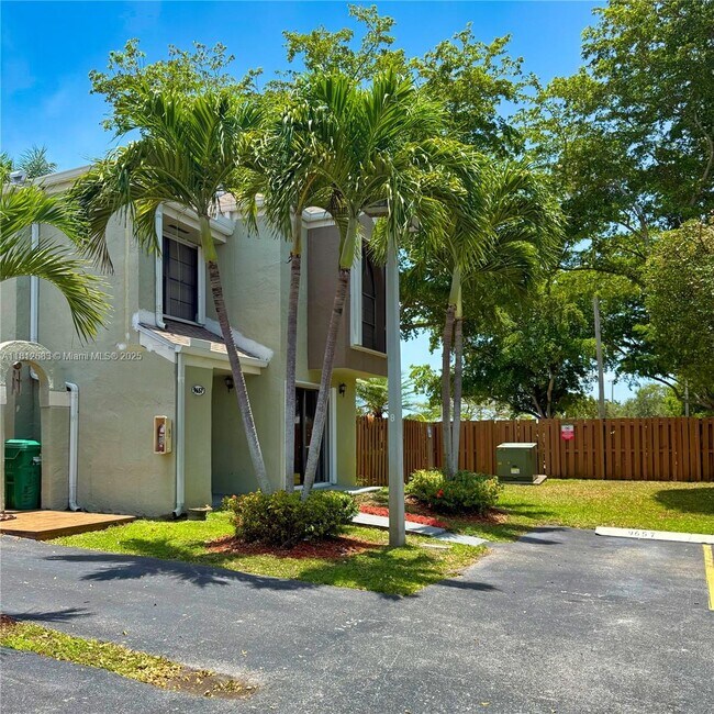 Building Photo - 9657 SW 152nd Ave