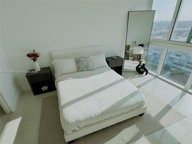 Building Photo - 1861 NW S River Dr