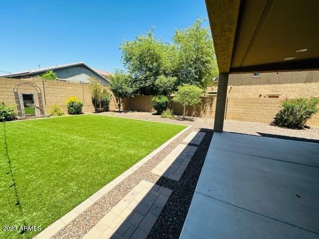 Building Photo - 9528 W Weeping Willow Rd