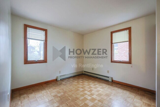 Building Photo - 35 Riverside Dr