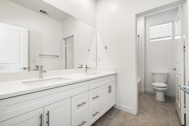 Building Photo - 76305 Columbia Dr