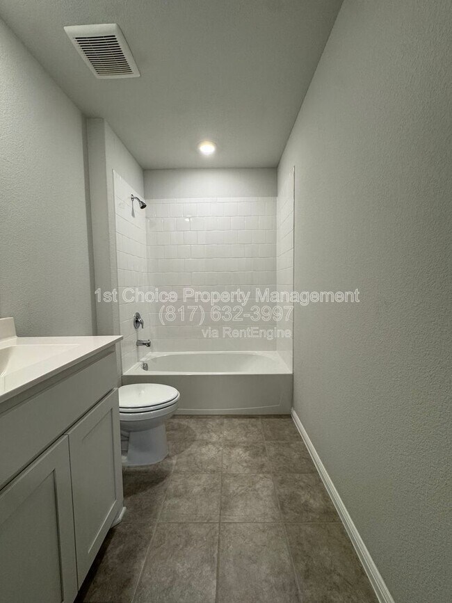 Building Photo - 7948 Oaktown Dr