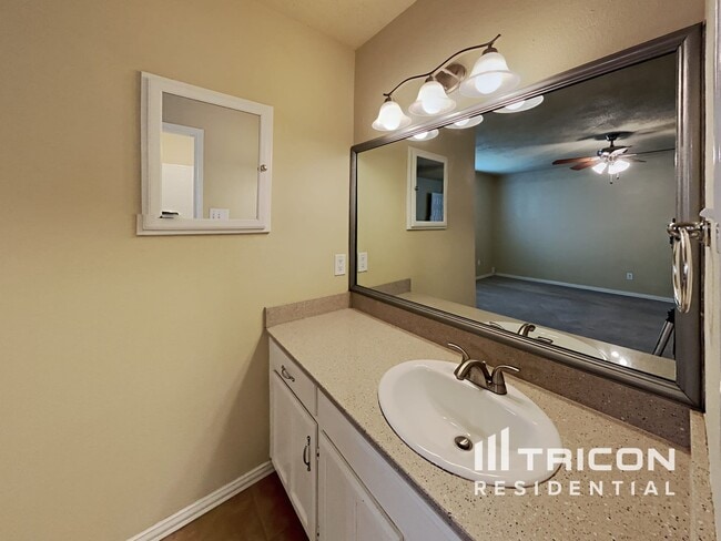 Building Photo - 6625 Fair Oaks Dr