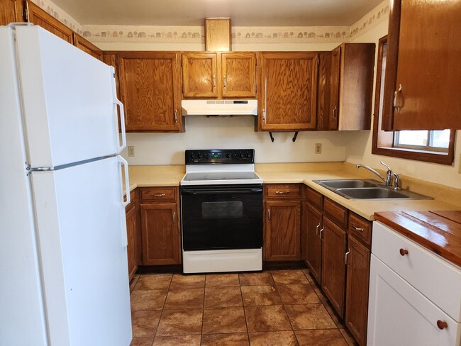 Building Photo - Adorable 2 bed / 2 bath - with 1 car garage