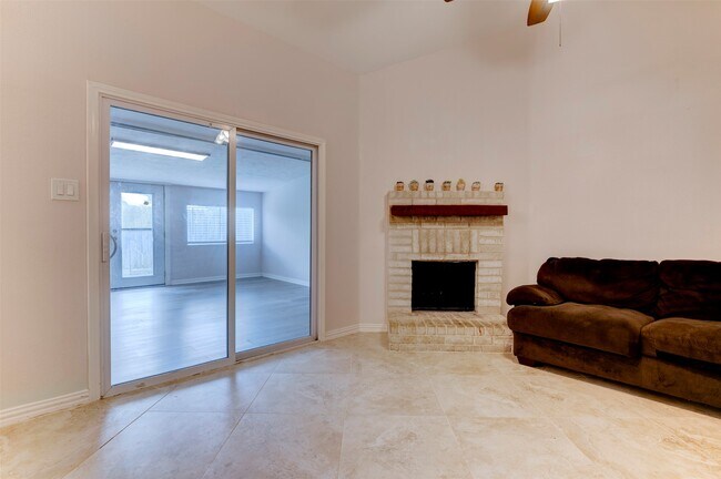 Building Photo - 10703 Highland Woods Dr