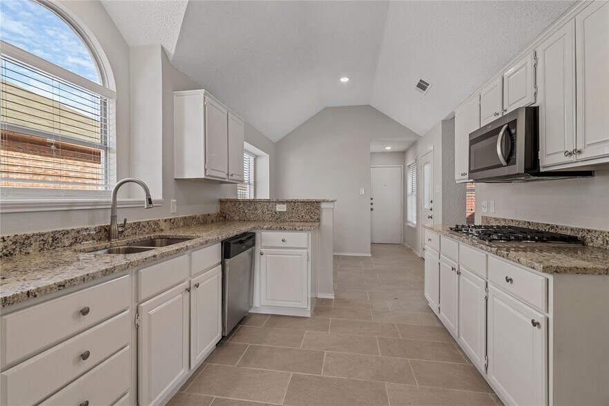 Building Photo - 2314 Stillwater Dr