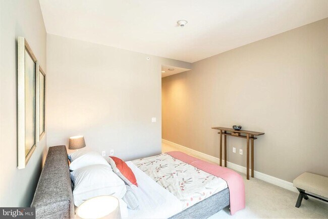 Building Photo - 1414 S Penn Square