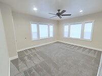 Building Photo - Adorable Apartment in Heart of Downtown Br...