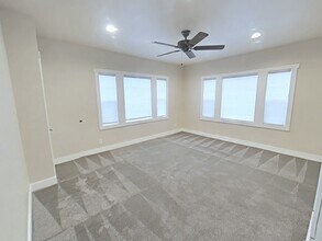 Building Photo - Adorable Apartment in Heart of Downtown Br...