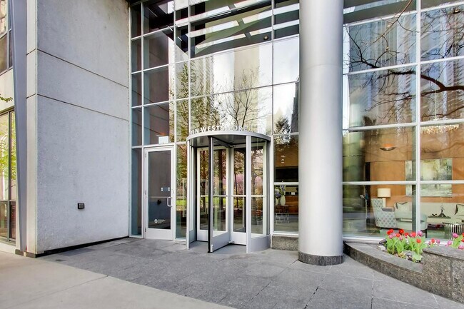 Building Photo - 201 N Westshore Dr