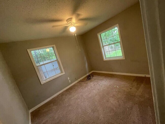 Building Photo - 6110 Sherwood Dr