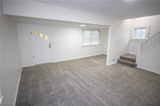 Building Photo - 84 Thames Ave