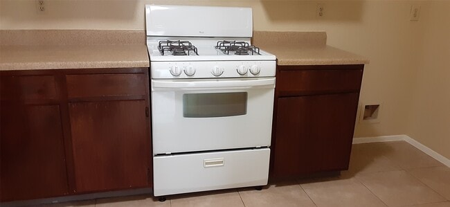 Building Photo - 8527 Ashlawn Dr