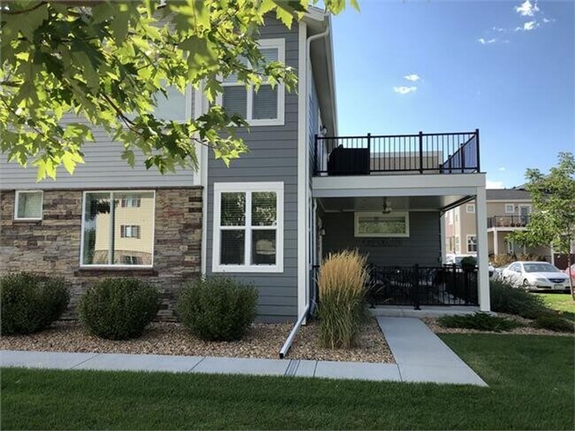 Building Photo - Four Bedroom Townhome with 2-car Garage Available for Rent in Longmont