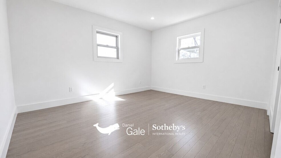 Building Photo - 43 Yennicock Ave