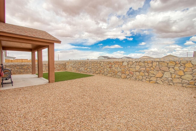 Building Photo - 4716 Christian Azcarate St
