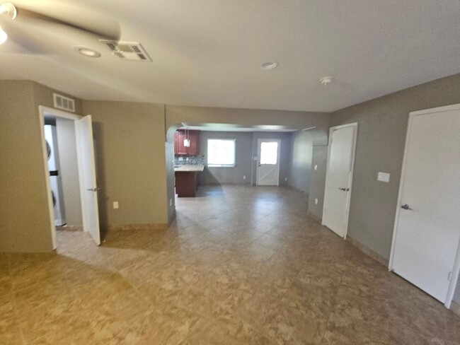 Building Photo - charming 3 bedroom, 2.5 bathroom townhome