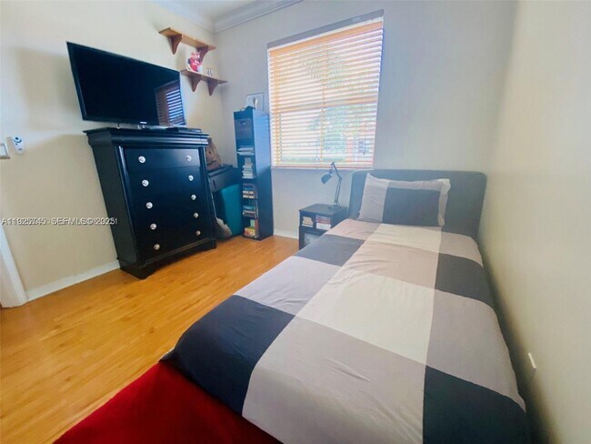 Building Photo - 6015 NW 116 Pl