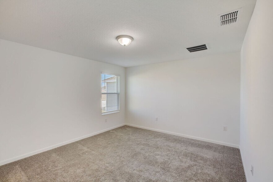Building Photo - 633 Trotters Dr