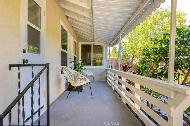 Building Photo - 1505 N Rosewood Ave