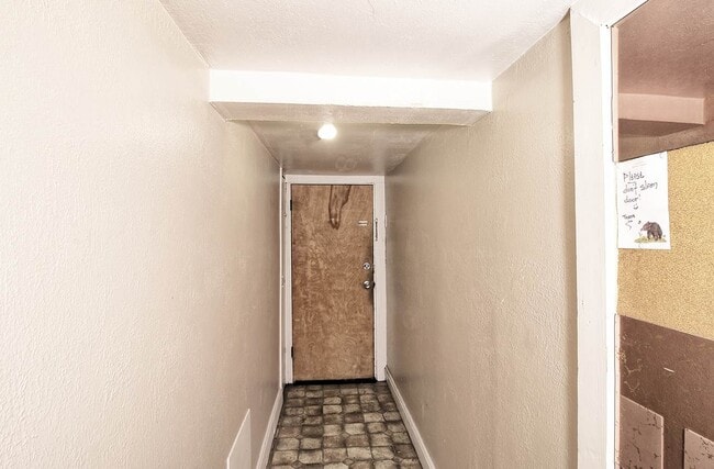 Building Photo - 825 N 7th St