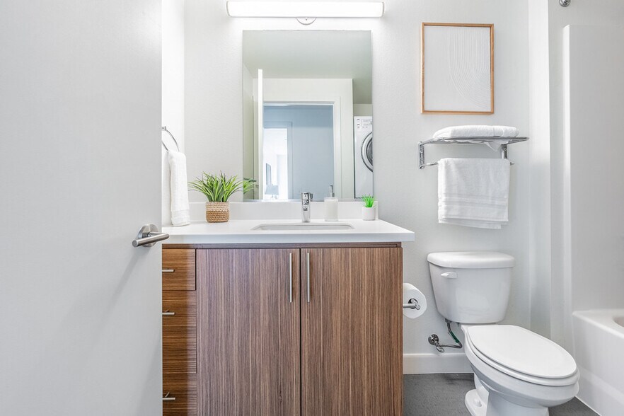 Building Photo - 2407 E Union St