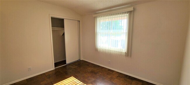 Building Photo - Single Family Home - 4 Bedrooms + 2 Baths....