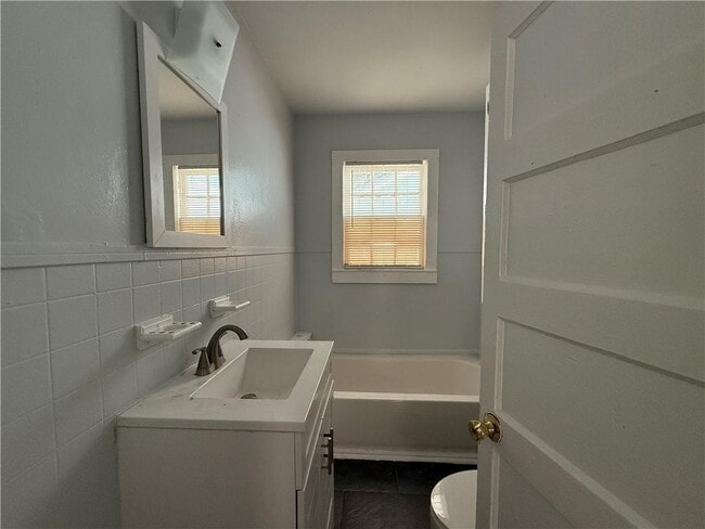 Building Photo - 1206 Alba St