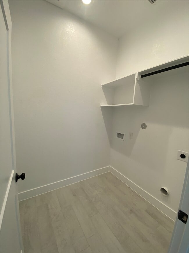Building Photo - 31323 Balsam Hawk Ln