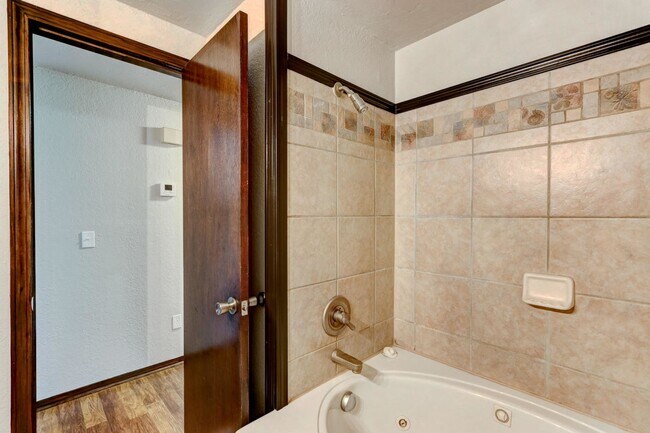 Building Photo - 974 Castlebury Mansion