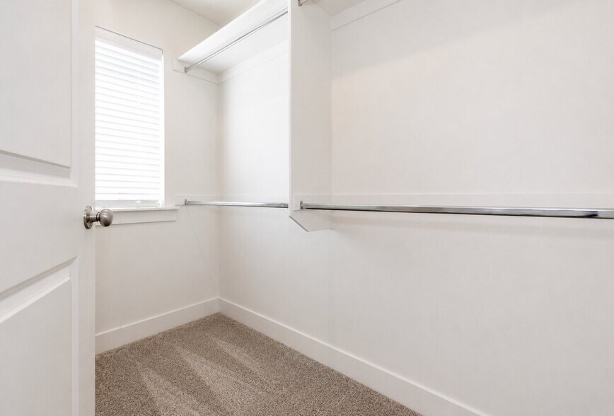 Building Photo - 1561 E 320 S