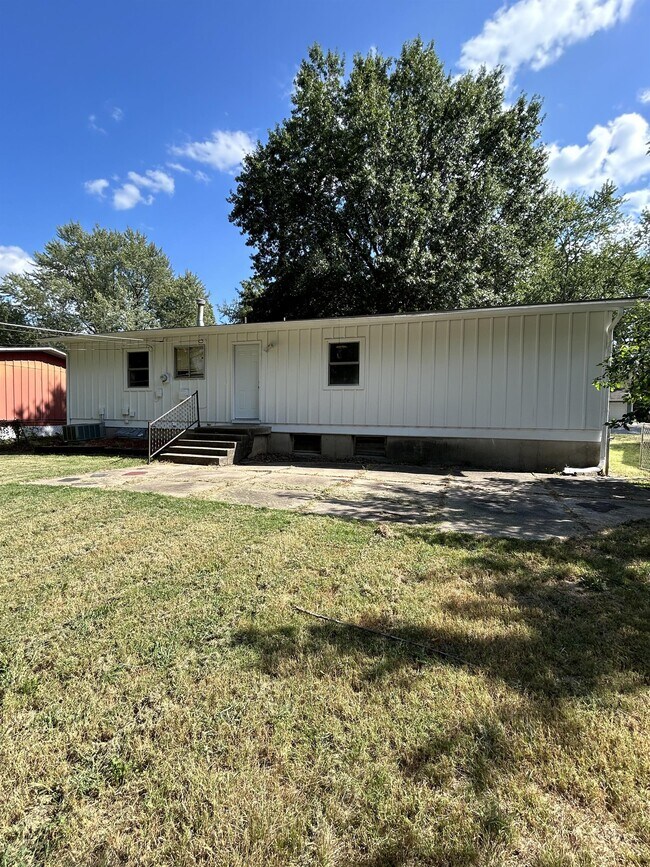 Building Photo - 8704 E 92nd St