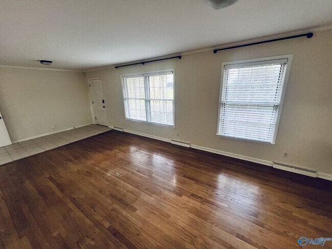 Building Photo - 4006 Devon St SE